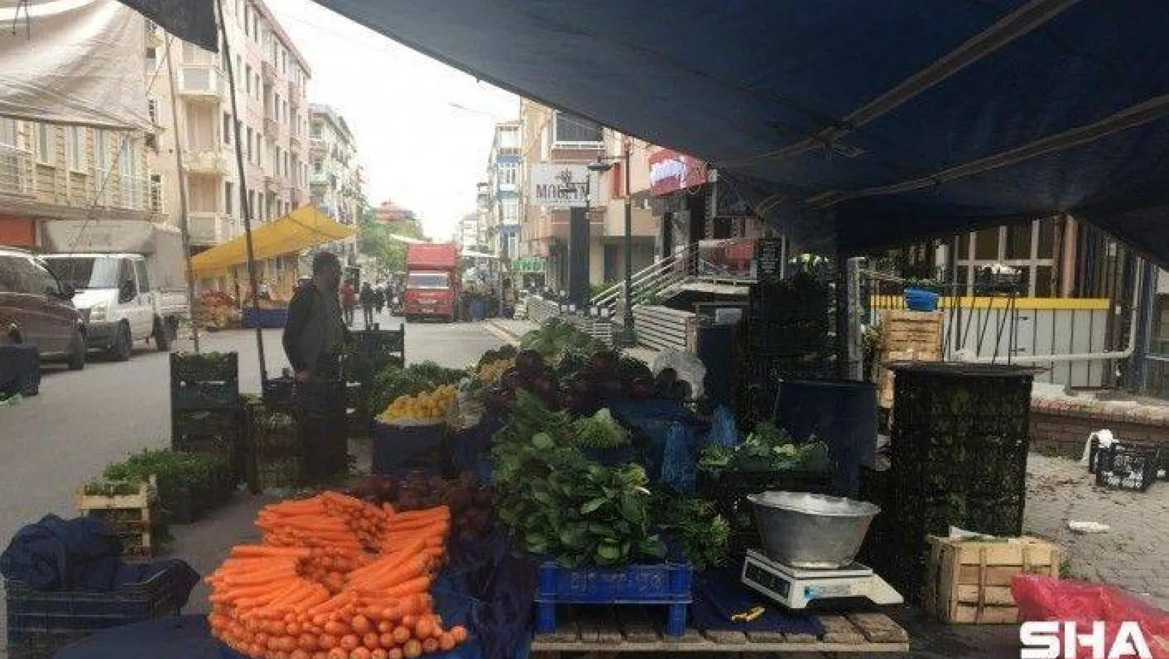 İstanbul'da pazarlar kurulmaya başlandı