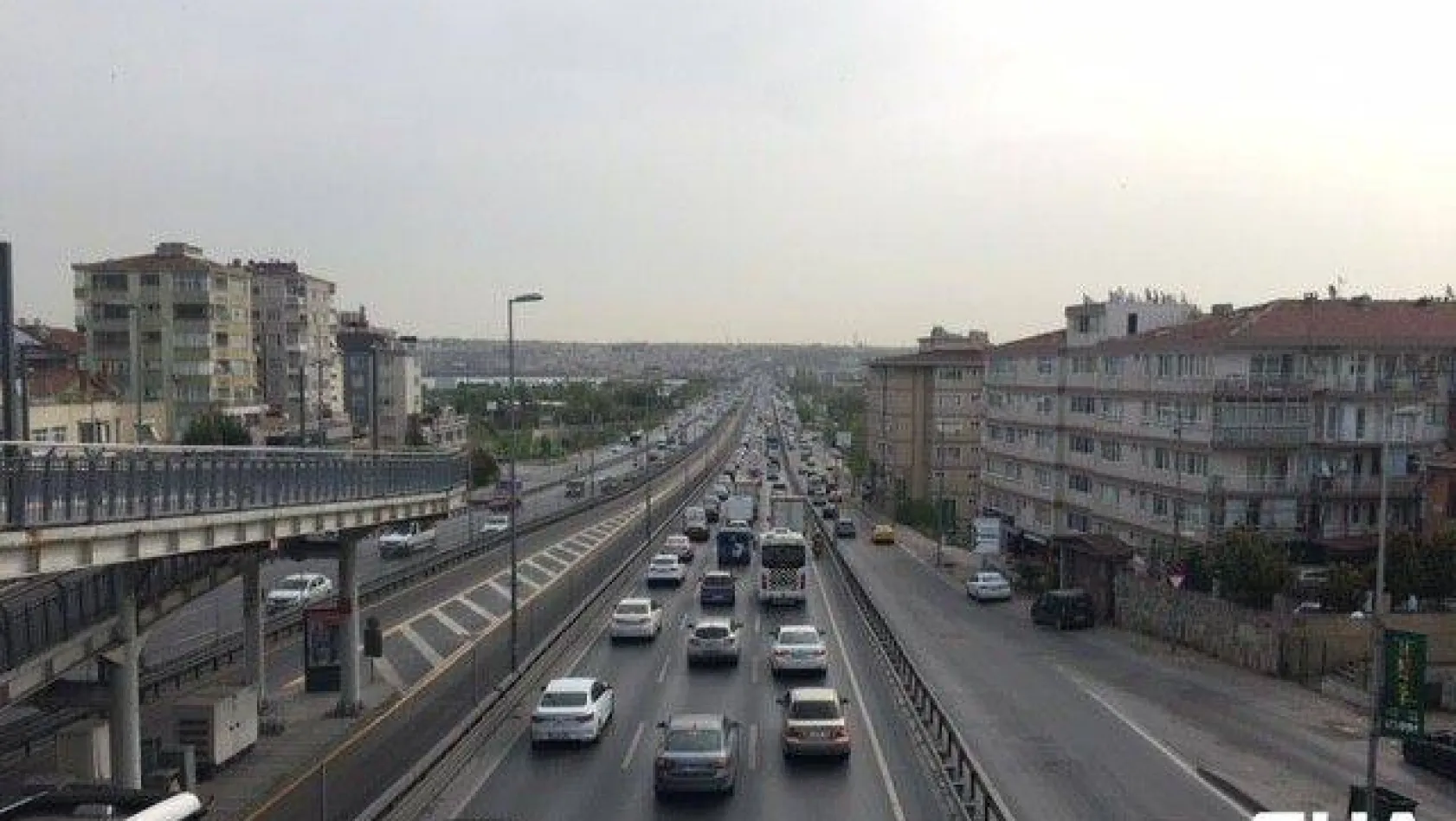 İstanbul'da tam kapanmaya rağmen trafik yoğunluğu
