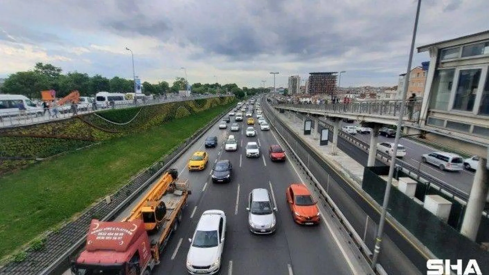 İstanbul'da trafik durma noktasına geldi, yoğunluk yüzde 81 seviyesine ulaştı