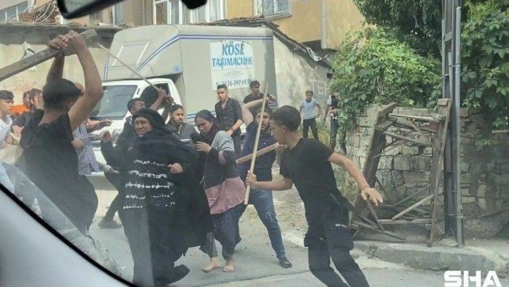 (Özel) Beyoğlu'nda kız kaçırma kavgası meydan muharebesine dönüştü: O anlar kamerada