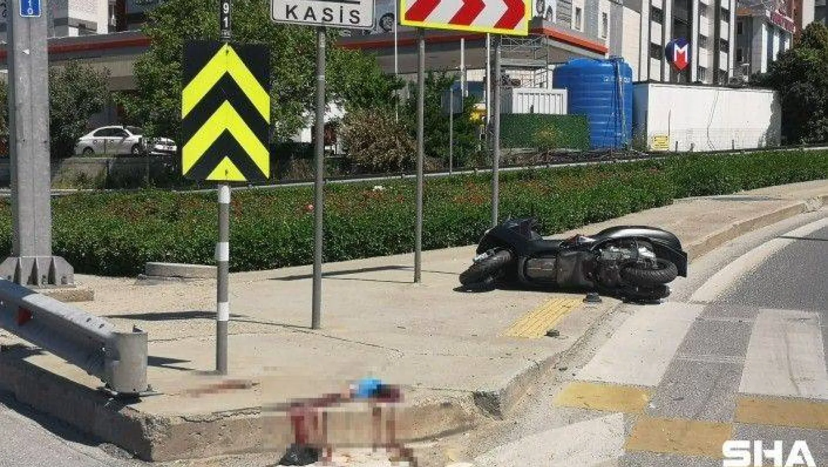 (Özel) Bostancı'da kasksız motosiklet sürücüsü kazada öldü