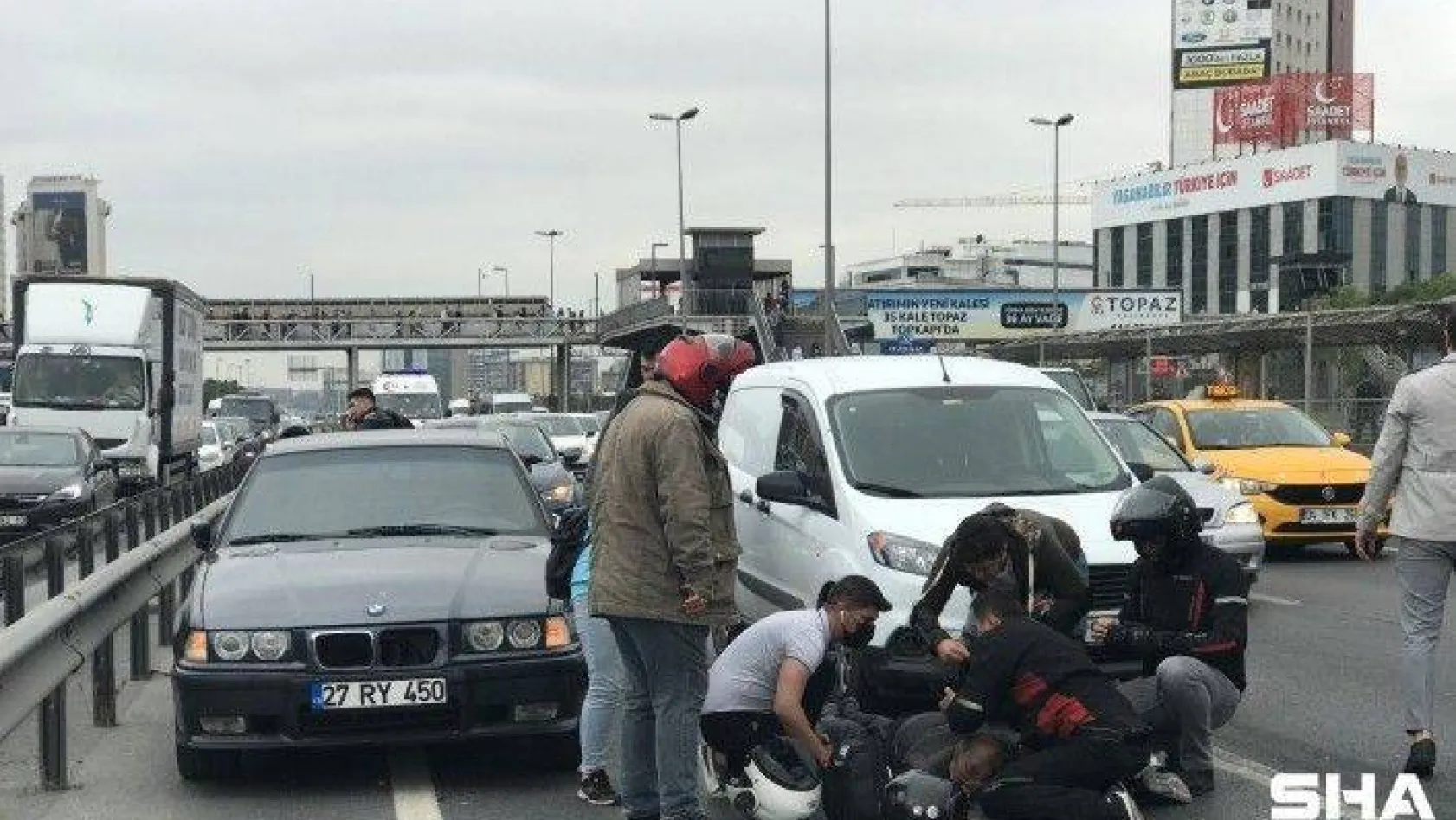 (ÖZEL) Cevizlibağ'da feci kaza, motosikletli ağır yaralandı