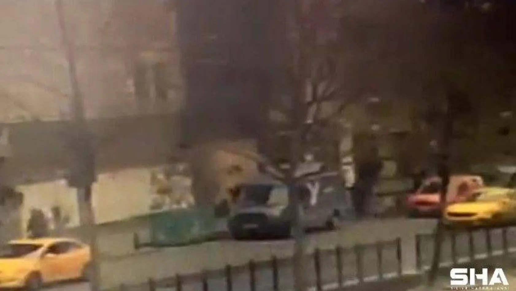 (Özel) İstanbul'da silahlı çatışma anları kamerada: Çocuğunu bırakıp böyle kaçtı