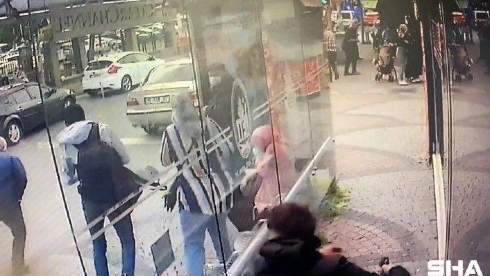 (Özel) İstanbul'un göbeğinde dehşet anları kamerada: 'Ölüyorum, taksi çağırın'