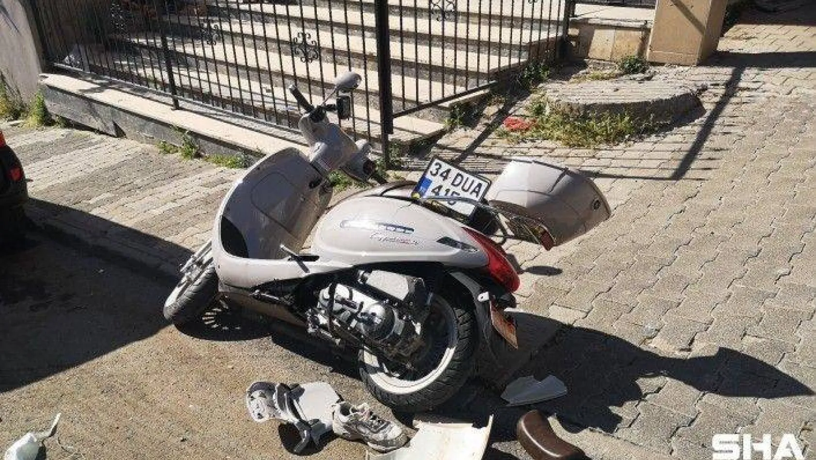 (Özel) Maltepe'de otomobil ile motosiklet çarpıştı: 1 ağır yaralı