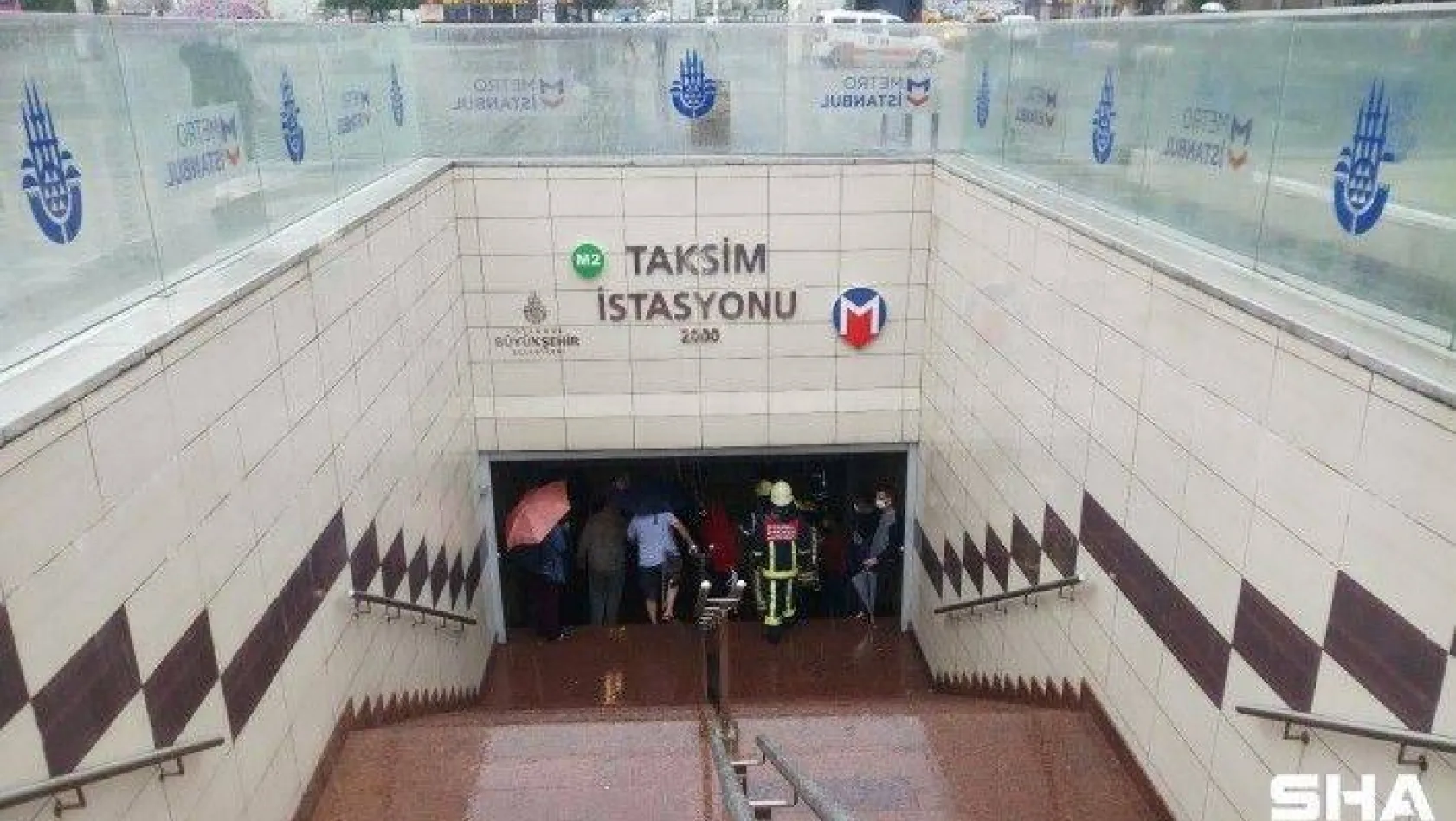 Taksim metroda bir kadın intihar girişiminde bulundu
