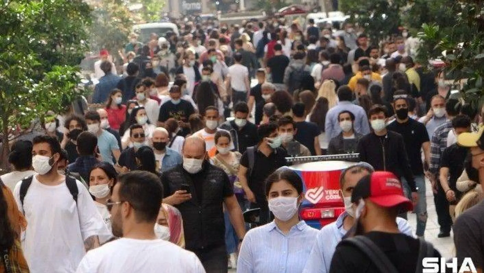 Tam kapanma bitti, vatandaşlar İstiklal Caddesi'ne akın etti
