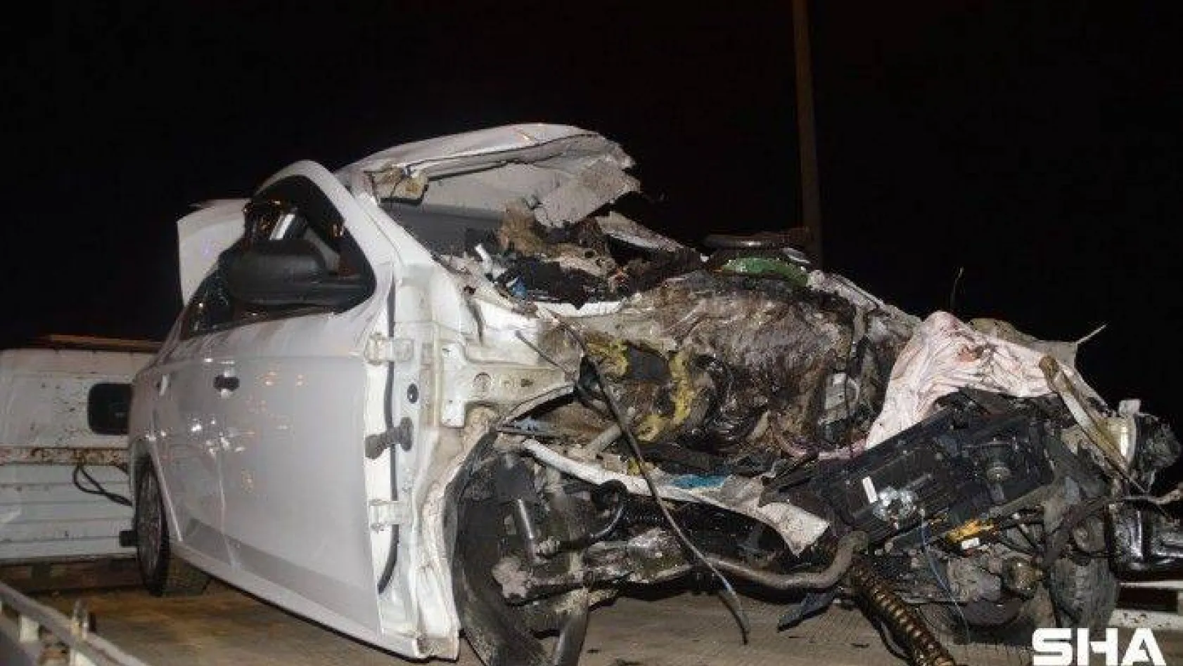 TEM Otoyolunda bariyerlere saplanan otomobil sürücüsü hayatını kaybetti