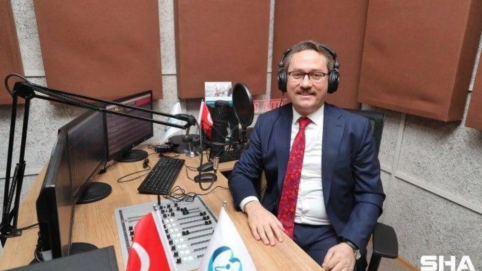 Türkiye Radyo Sokağı'nı can kulağıyla dinliyor