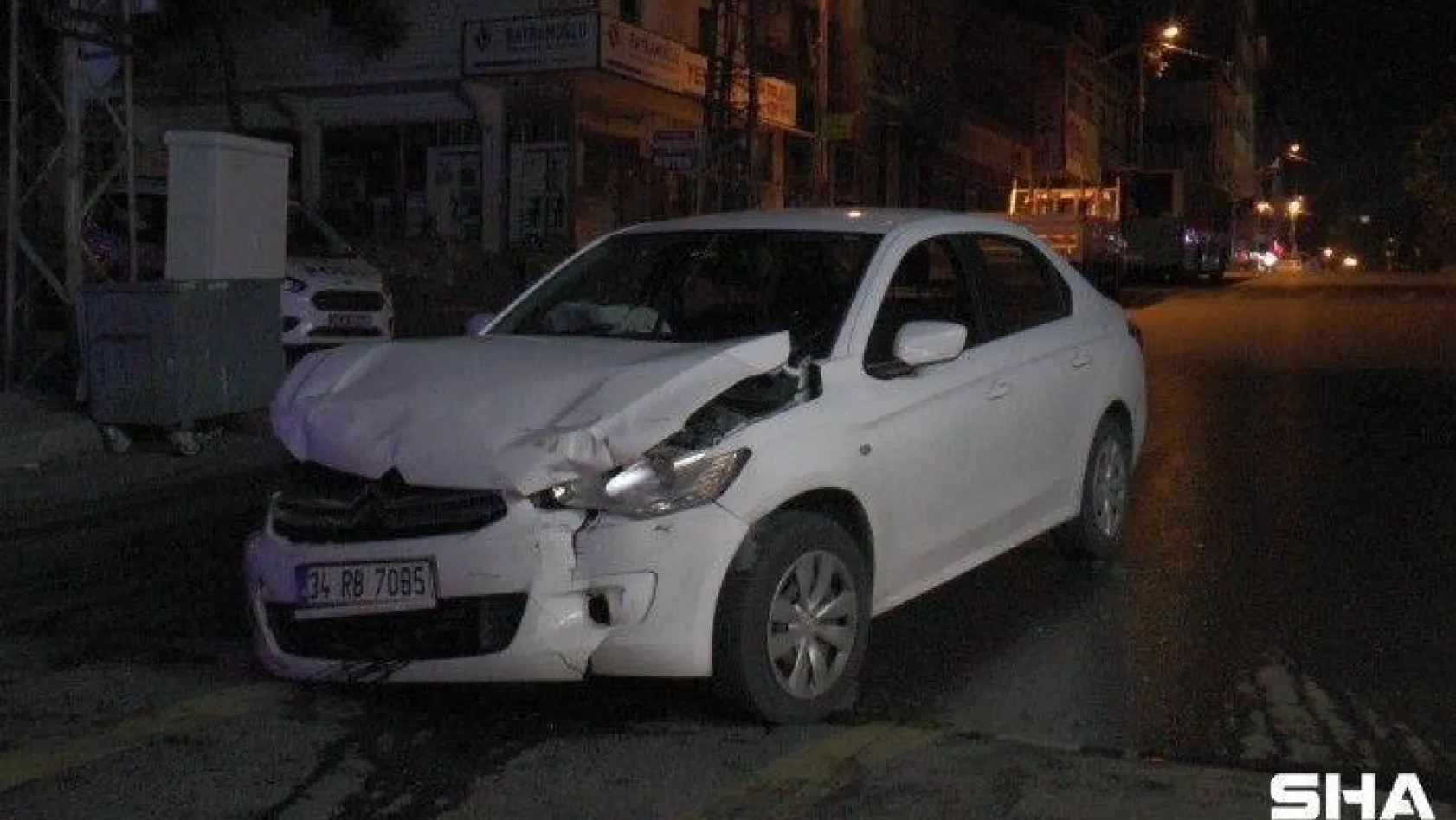 Ümraniye'de otomobil ile hafif ticari araç çarpıştı: 5 yaralı