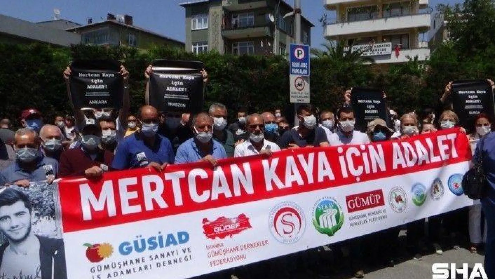 Yüzlerce seveni bıçaklanarak öldürülen Mertcan Kaya için toplandı