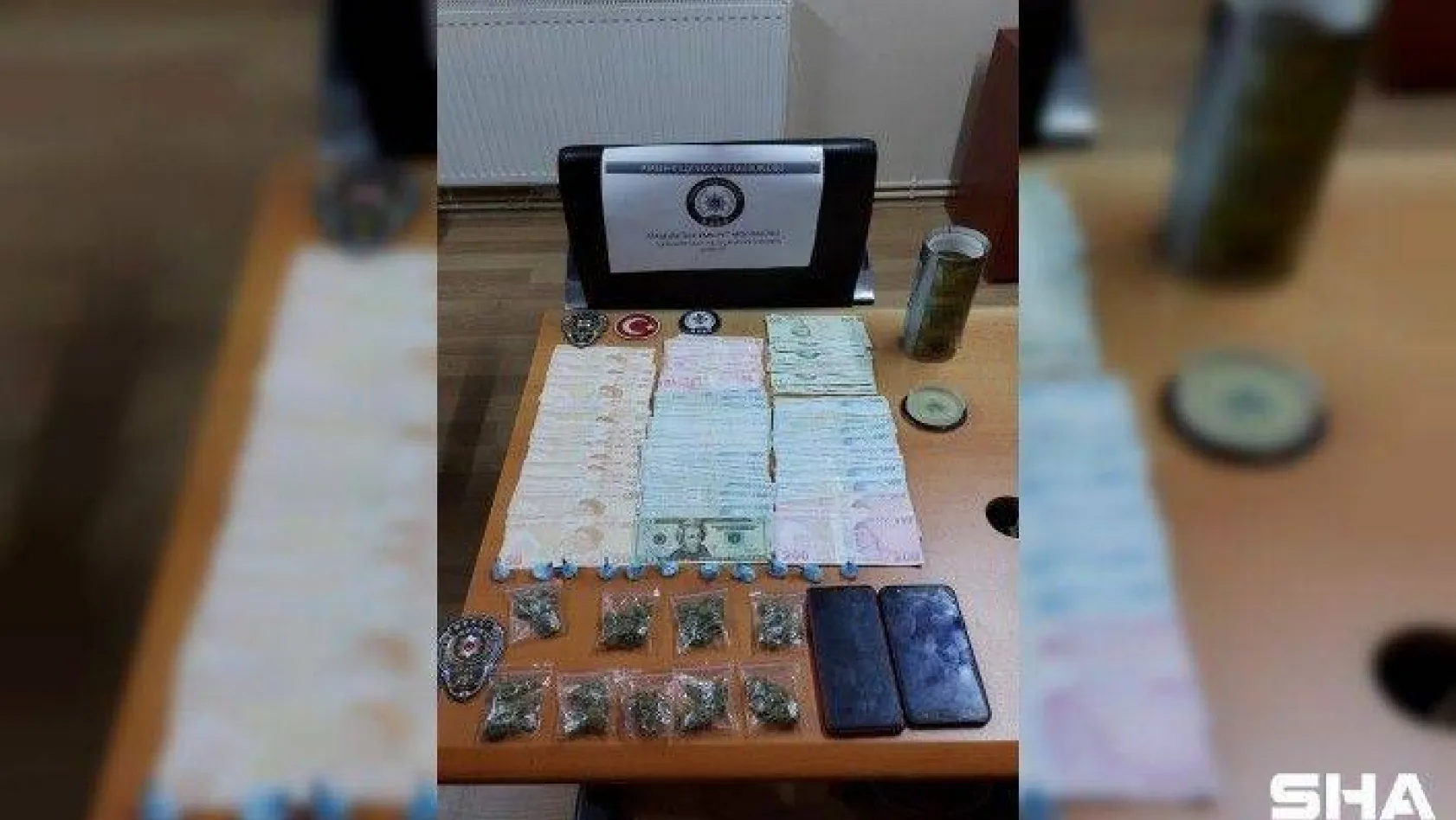 Ataşehir'de kuryenin motosikletinde uyuşturucu madde ele geçirildi