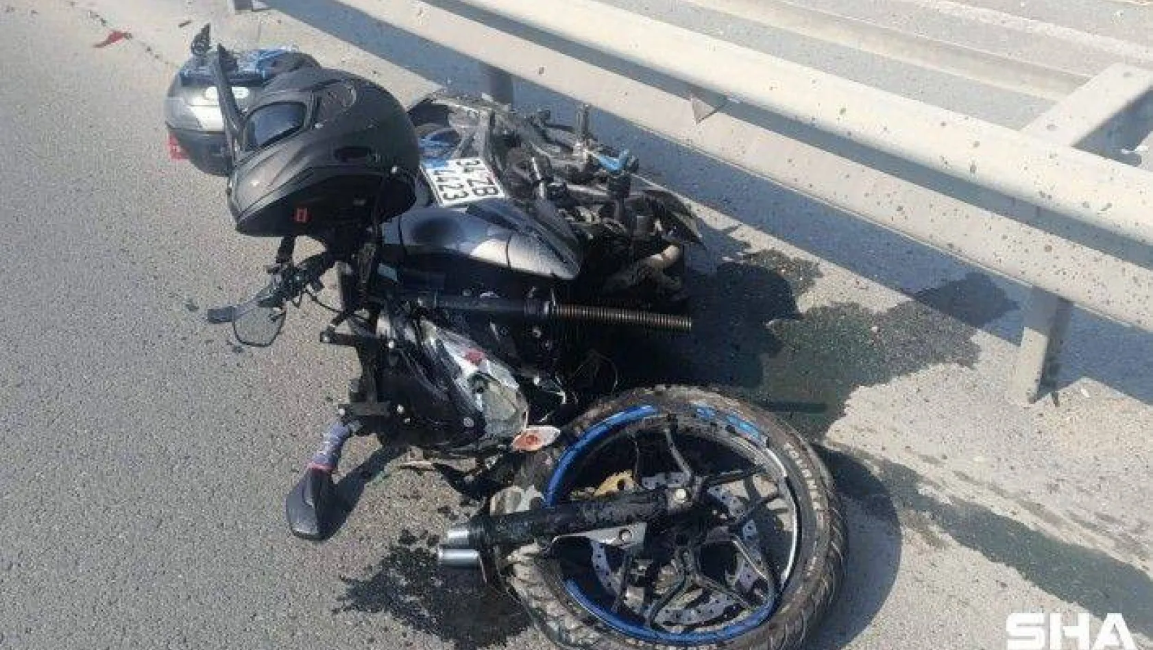 Basın Ekspres Yolu'nda motosiklet ile araç çarpıştı: 2 yaralı