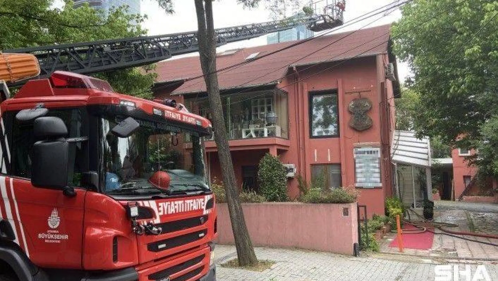 Beşiktaş'ta yangın paniği