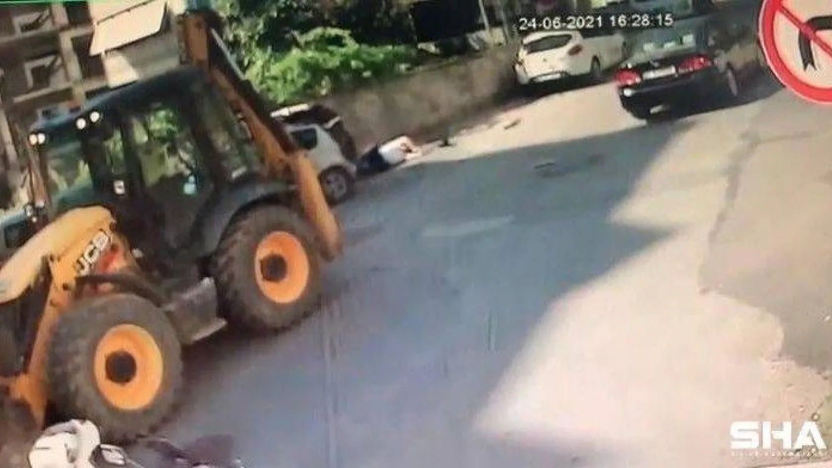 Beykoz'da kaza yapan otomobilin yayayı ezdiği anlar kamerada