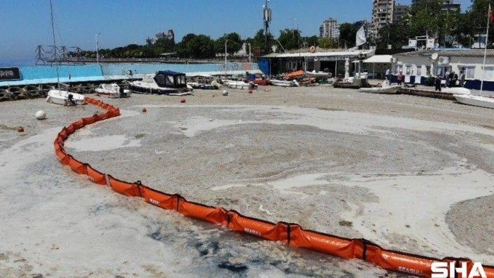 Caddebostan Sahili'nde müsilaj temizliği havadan görüntülendi