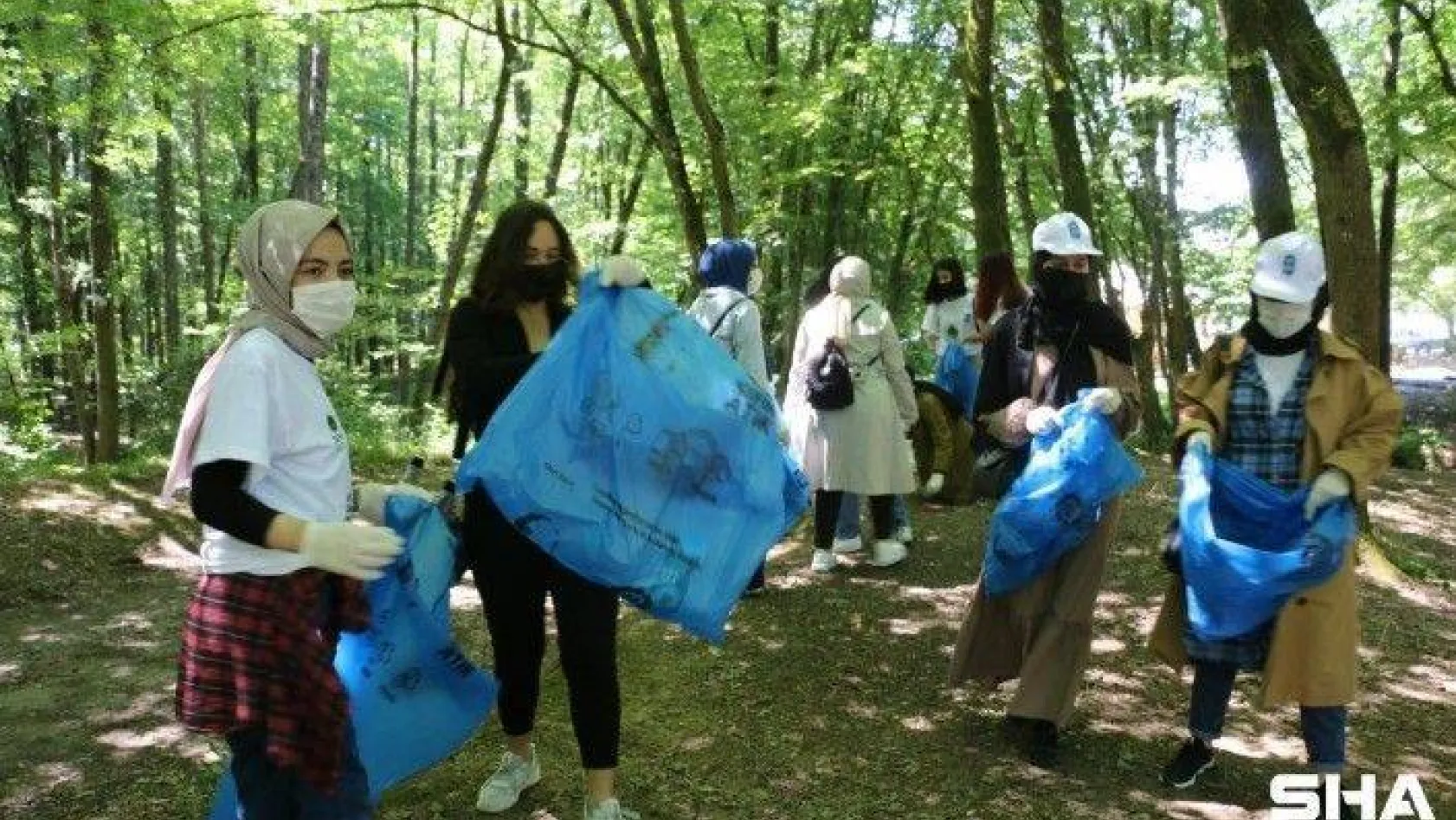 Eyüpsultan'daki piknik alanındaki çöpler  temizlendi