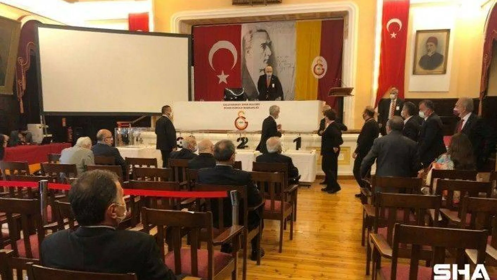 Galatasaray divan kurulu başkanlık seçiminde oy verme işlemi başladı