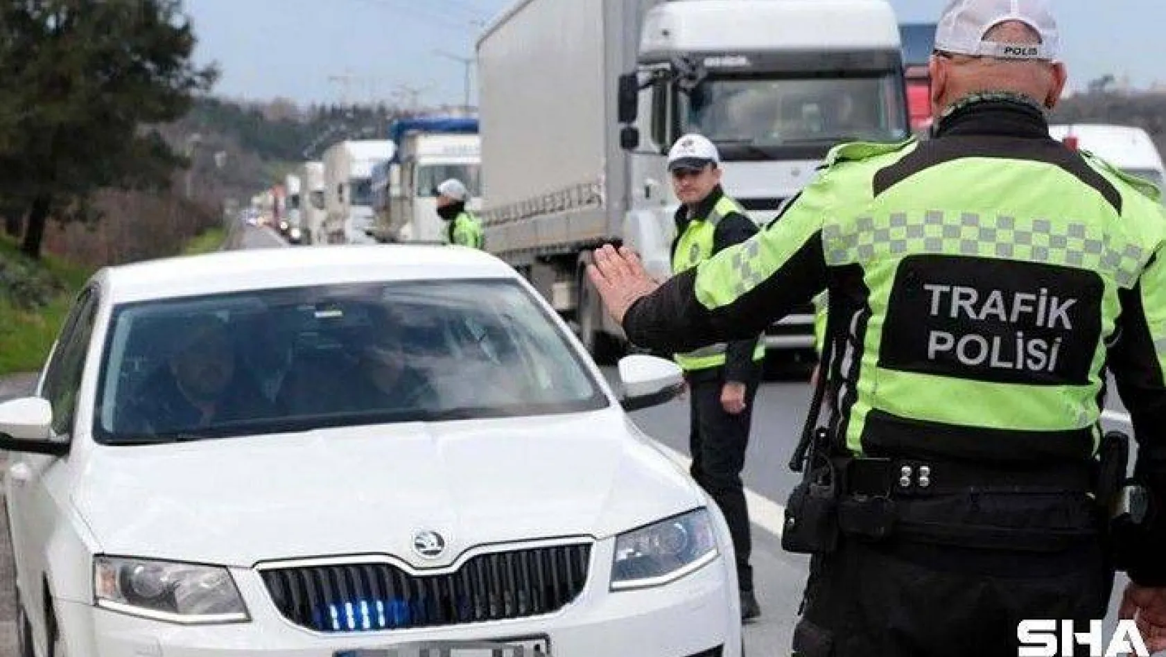 İstanbul'da çakarlı araç denetimi: 899 araca 1 milyon 203 bin 761 TL ceza kesildi