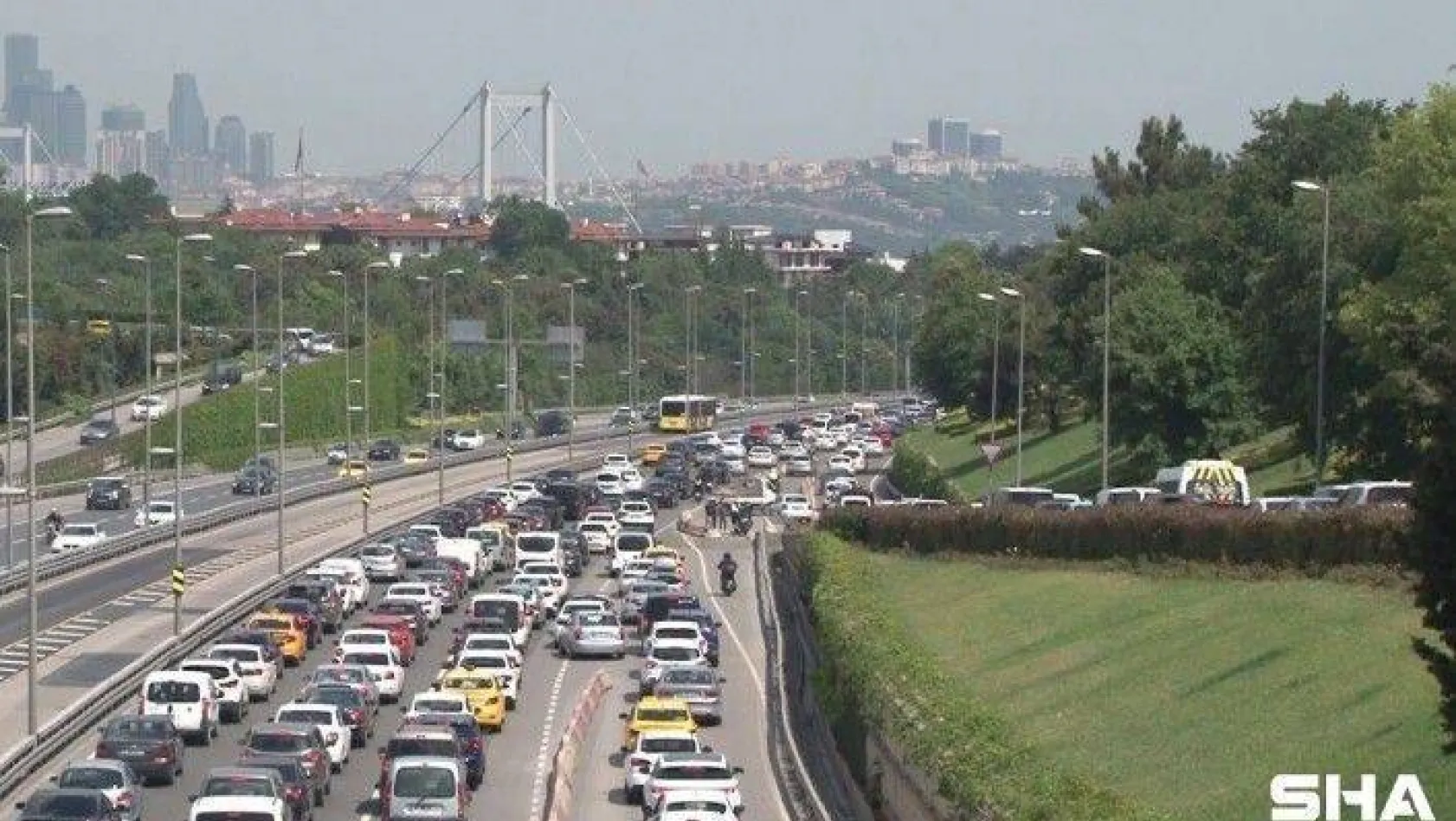 İstanbul'da kısıtlamasız ilk cumartesinde trafik yoğunluğu