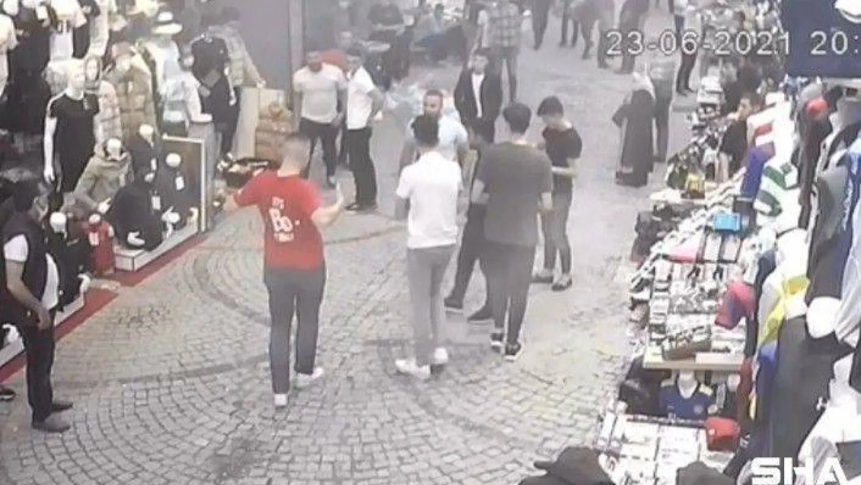 İstanbul'un göbeğindeki silahlı kavga kamerada