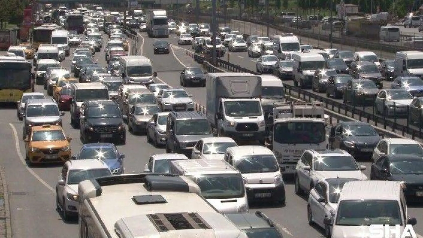 Kısıtlamasız Cumartesi gününde trafik yoğunluğu