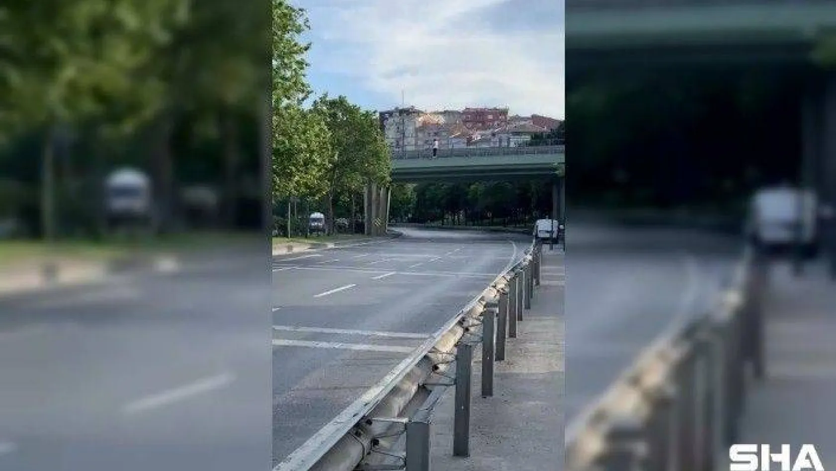 (Özel) İstanbul'da genç adam üstgeçitten yola atladı