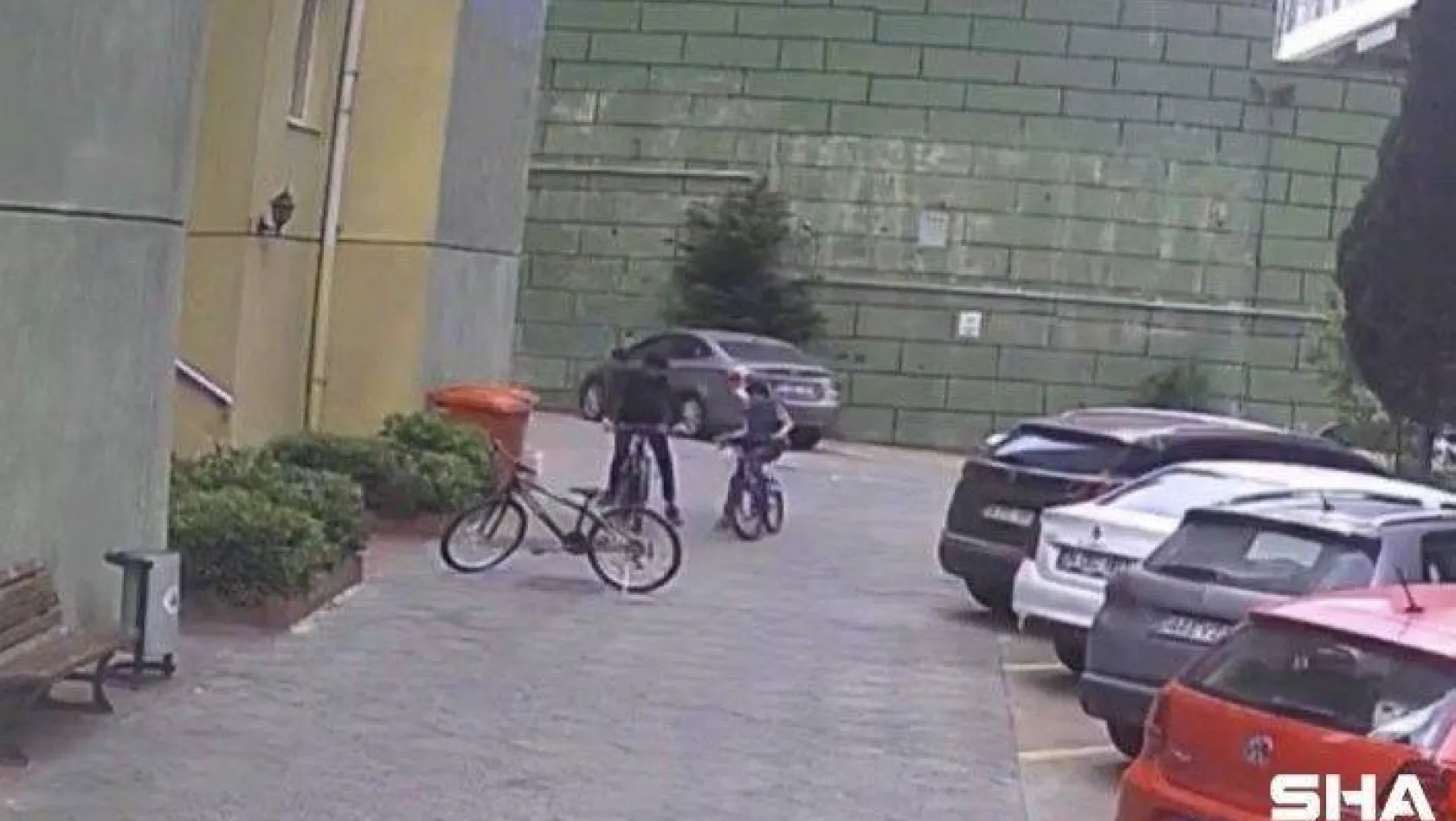 (Özel) İstanbul'da ilginç bisiklet hırsızlığı: Eskisini bırakıp yenisini götürdü
