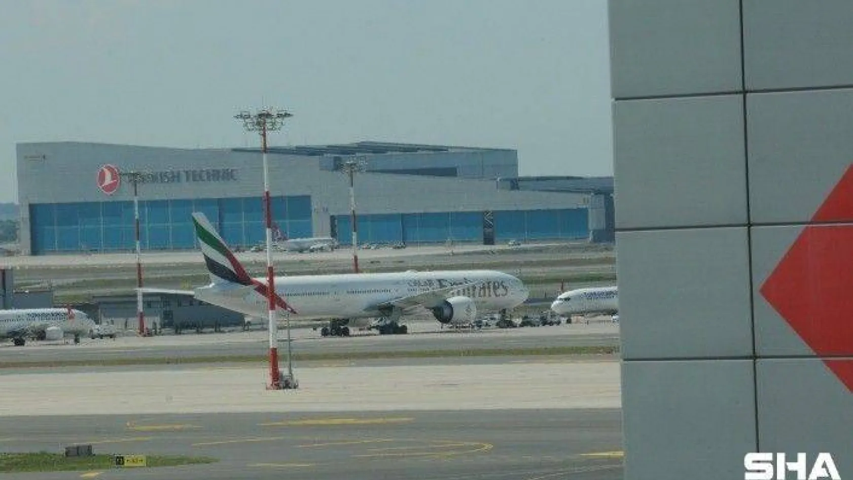 Şikago-Dubai seferini yapan uçak İstanbul'a acil iniş yaptı