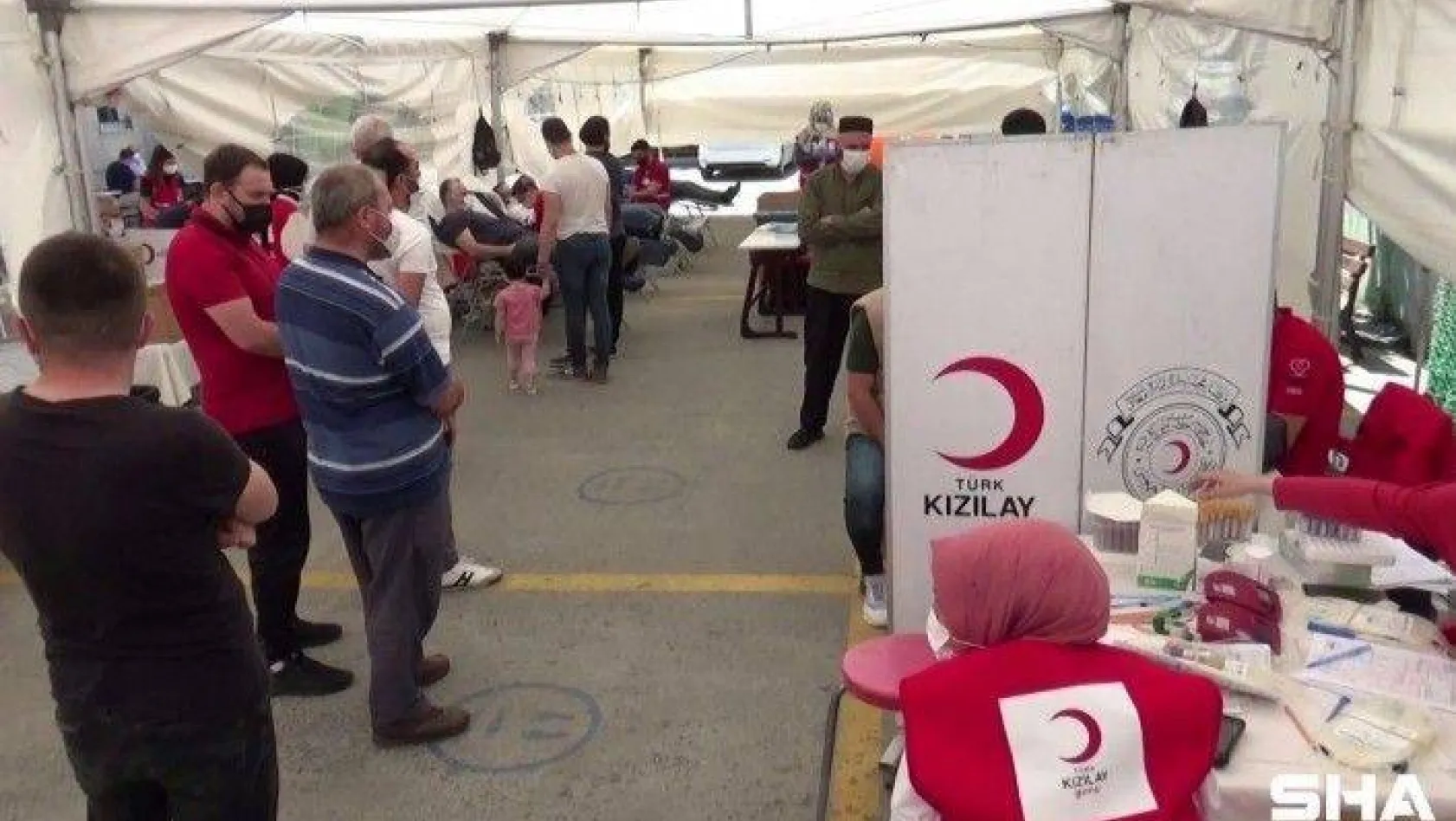 Sultangazi'de Kızılay'ın kan bağışı kampanyasına yoğun ilgi