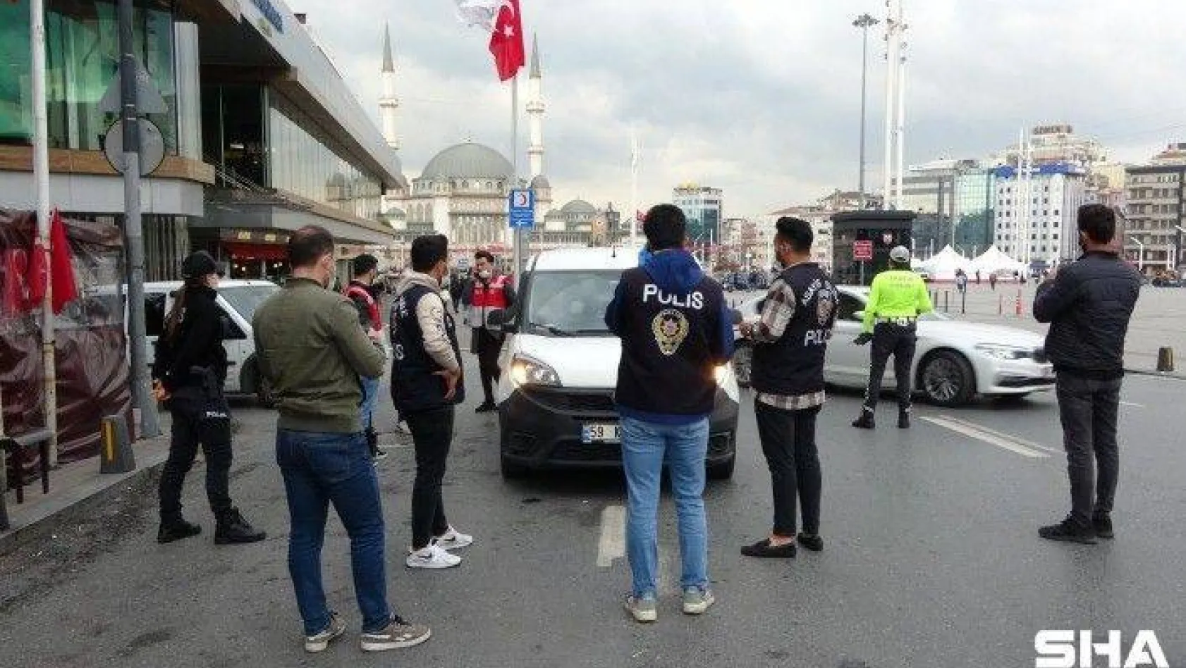 Taksim'de helikopter destekli &quotYeditepe huzur uygulaması" yapıldı