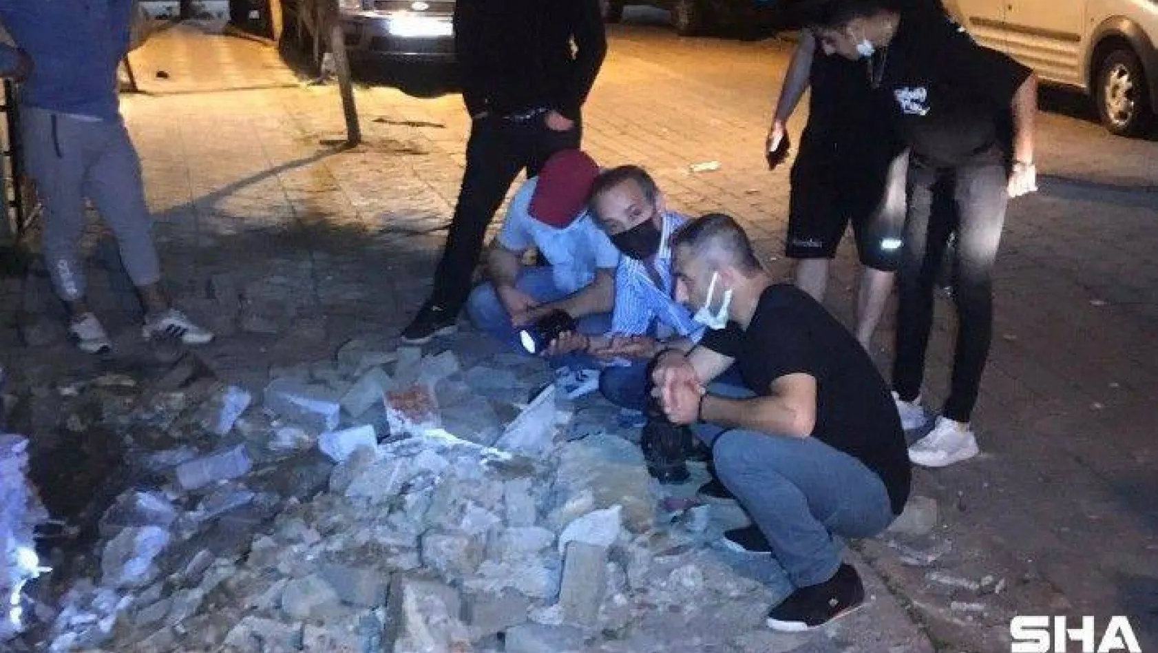 Zeytinburnu'nda yılan paniği mahalleliyi sokağa döktü