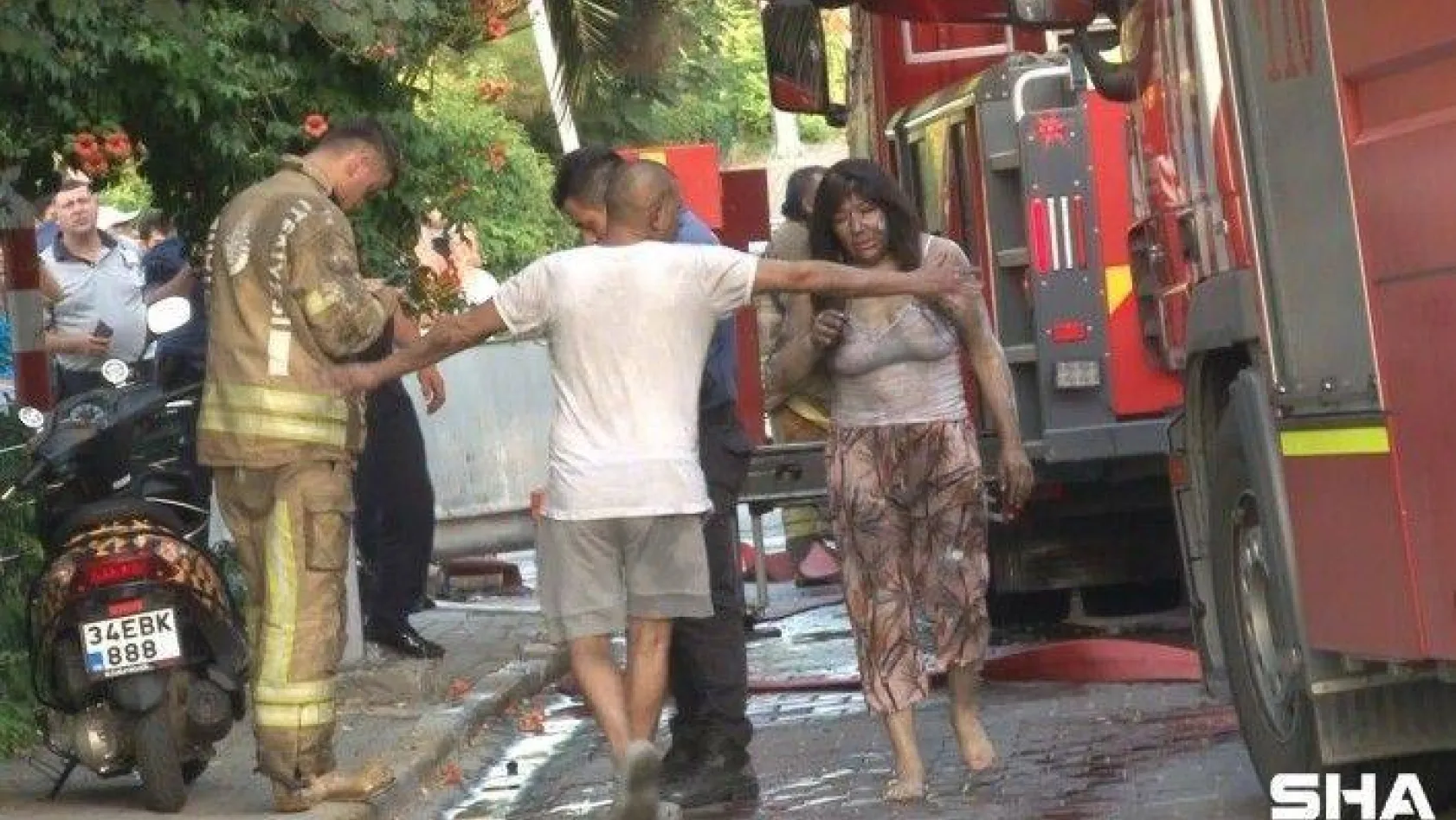 Avcılar'da lüks villada korkutan yangın: 2 yaralı