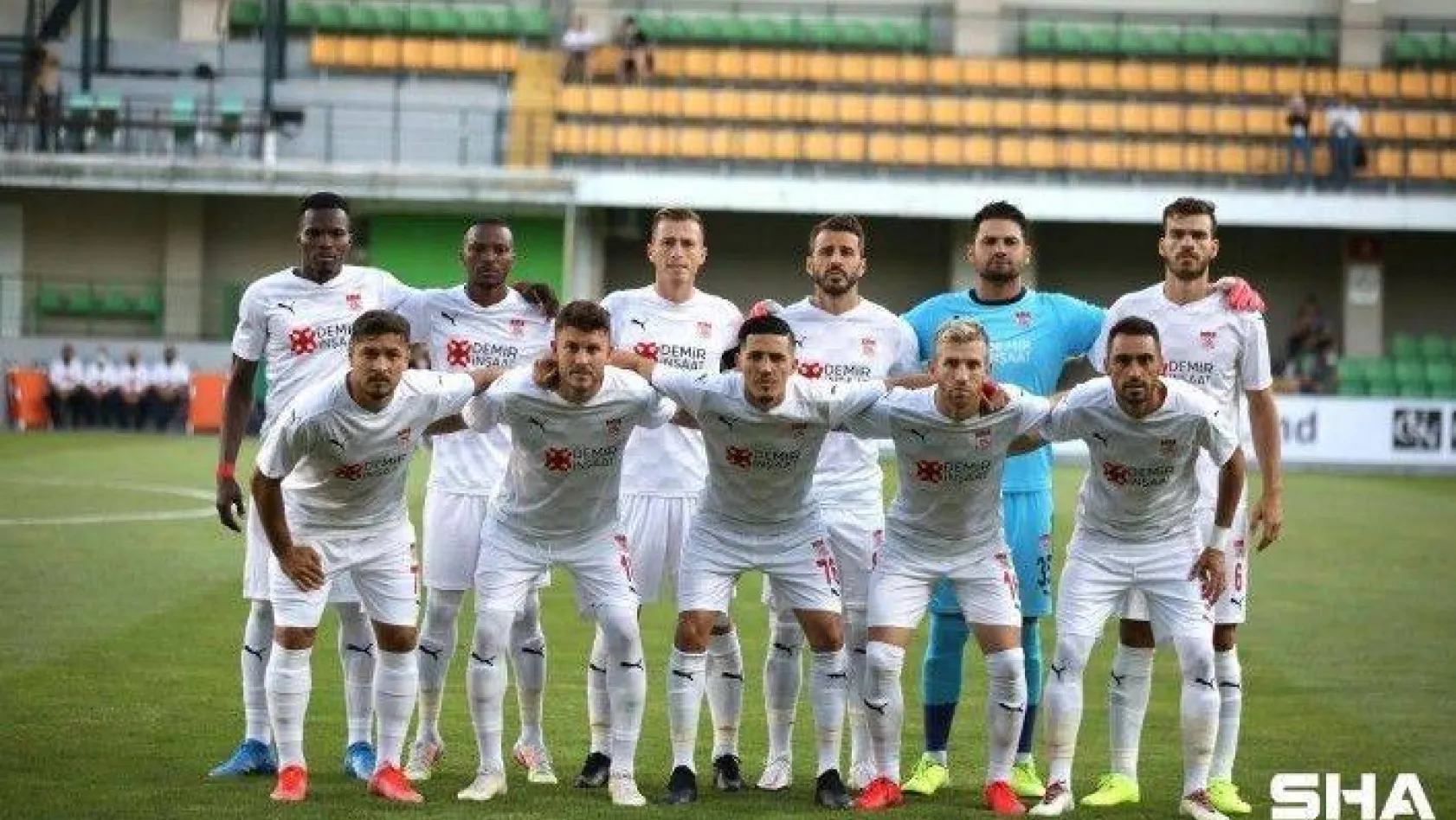 Avrupa Konfederasyon Ligi:  Petrocub: 0 - Sivasspor: 1 (İlk yarı)
