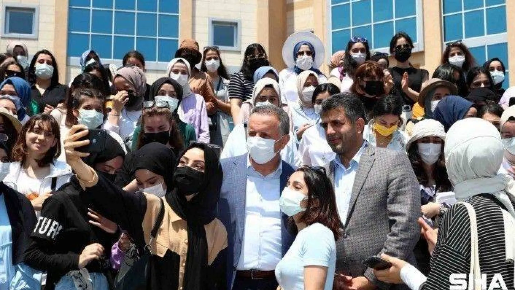 Bağcılarlı 80 kız öğrenci Kefken Kampı'na uğurlandı