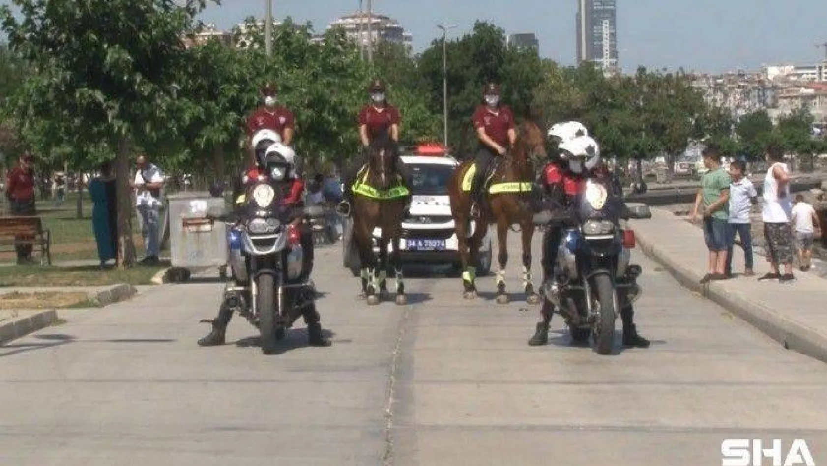 Bakırköy'de atlı polisler ve Yunus ekiplerinden korona virüs denetimi