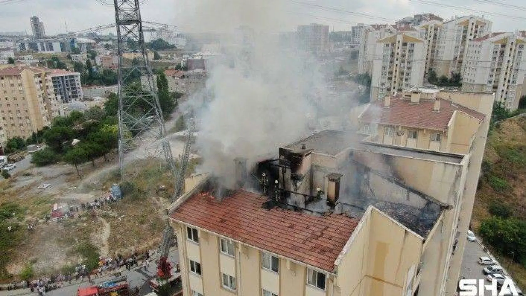 Başakşehir'de korkutan yangın havadan görüntülendi