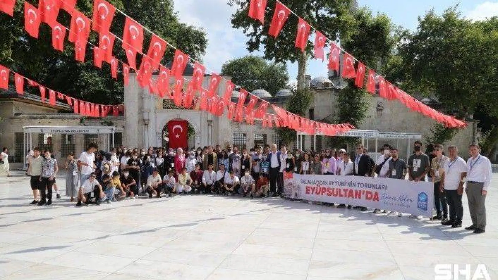Diyarbakır'dan gelen 100 öğrenci İstanbul'u gezdi