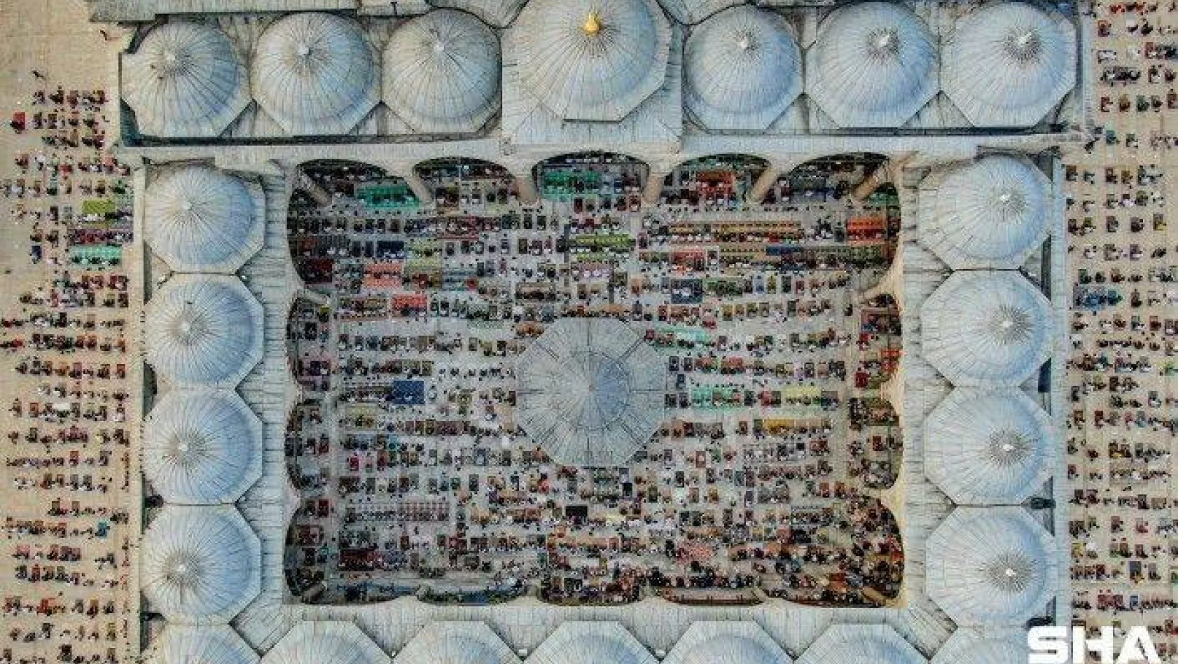 Fatih Camisi'nde bayram namazı coşkusu