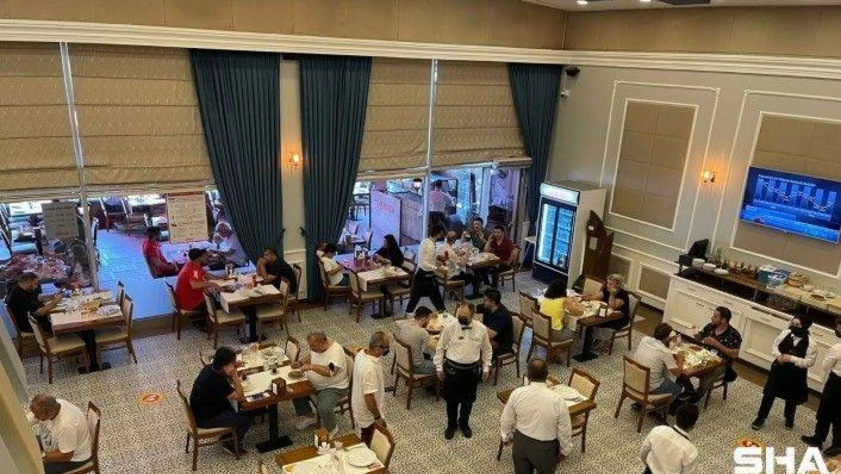 İstanbul'da 1 Temmuz'dan itibaren kafe ve restoranlar tam kapasite hizmet vermeye başladı