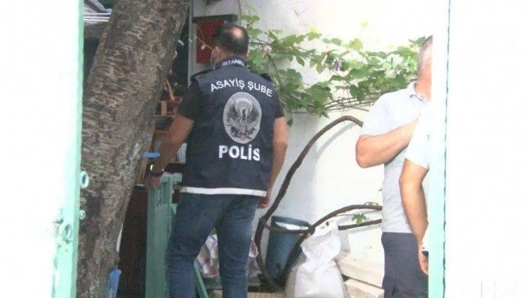İstanbul'da uyuşturucu operasyonu: Şüpheli şahıs 74 yaşında cihaza bağlı çıktı