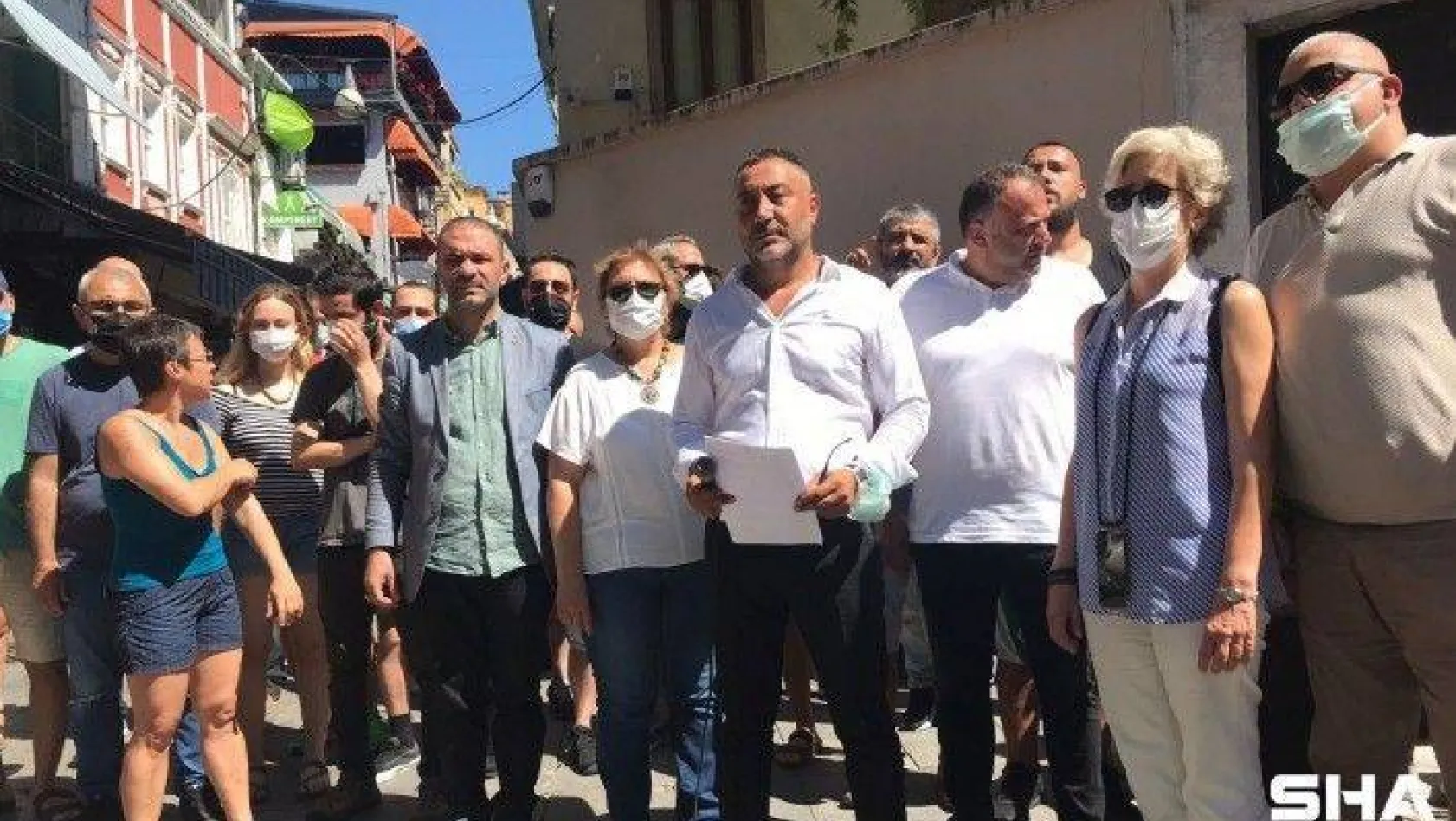 Kadıköy'de Surp Takavor Ermeni Kilisesi'ne yapılan saygısızlığa ilişkin STK'lardan basın açıklaması