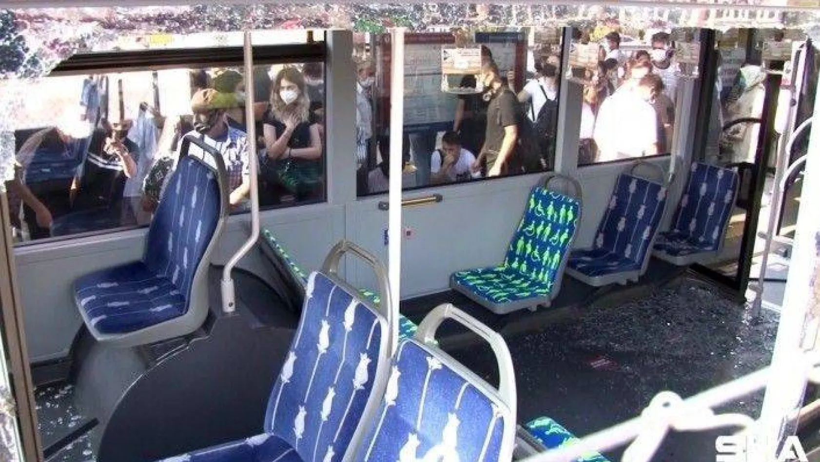 Küçükçekmece'de metrobüs kazası: 24 yaralı
