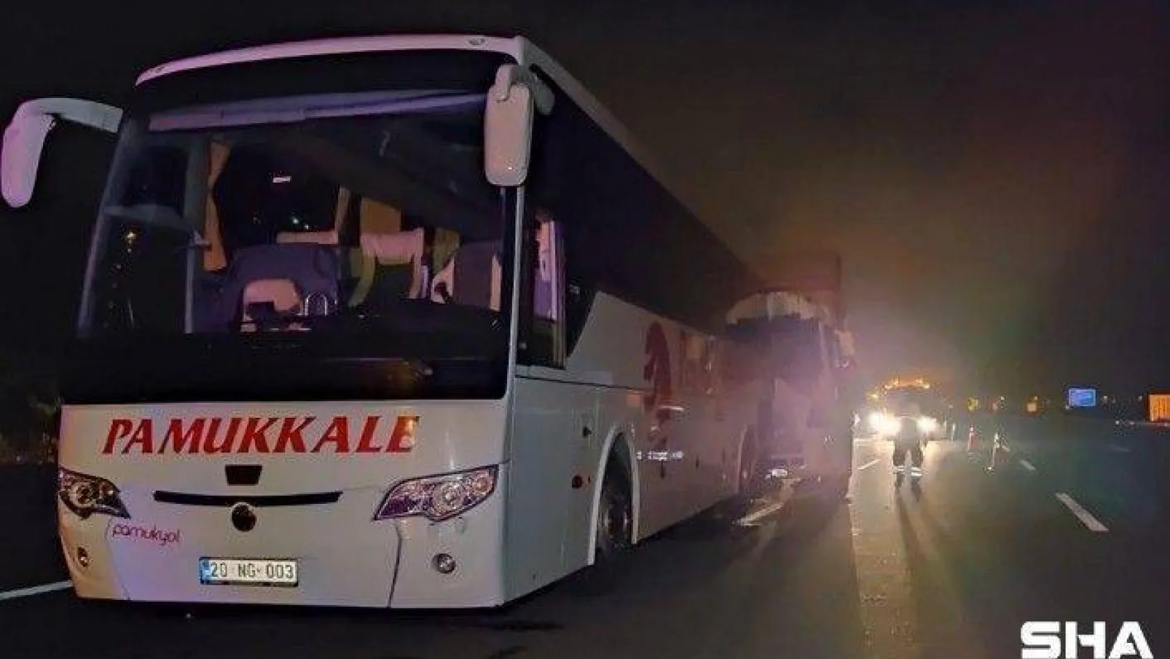 Kuzey Marmara Otoyolunda kamyon yolcu otobüsüne çarptı:1 yaralı