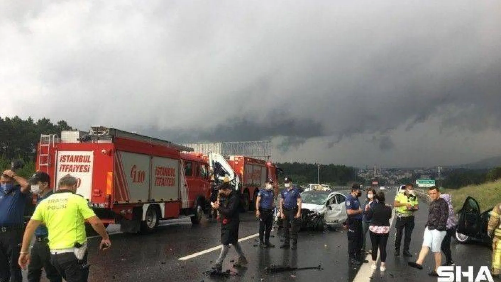 Kuzey Marmara Otoyolunda zincirleme kaza: 1'i çocuk 5 yaralı