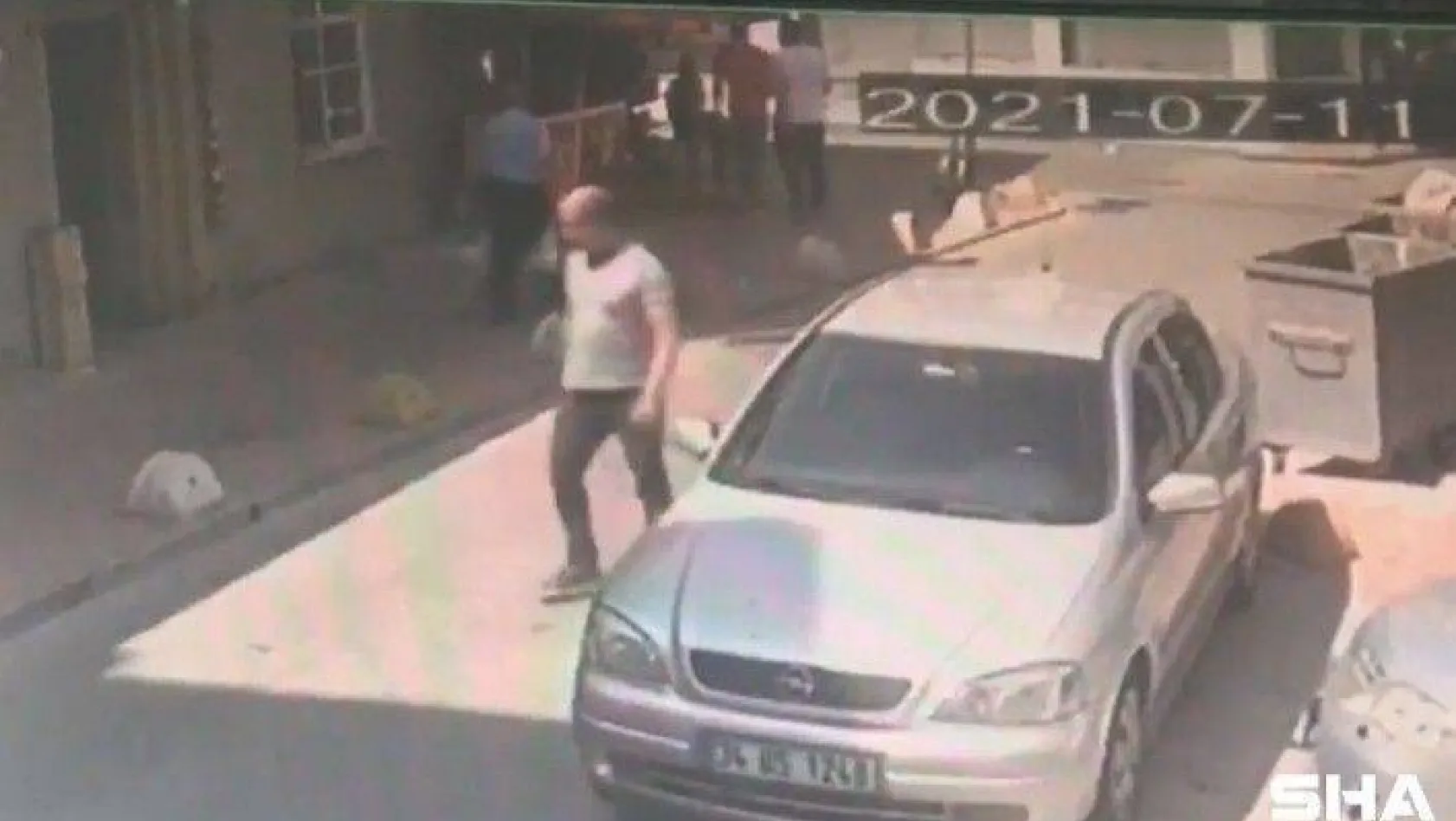 (Öze) Beyoğlu'nda bakkalda silahlı saldırı anları kamerada