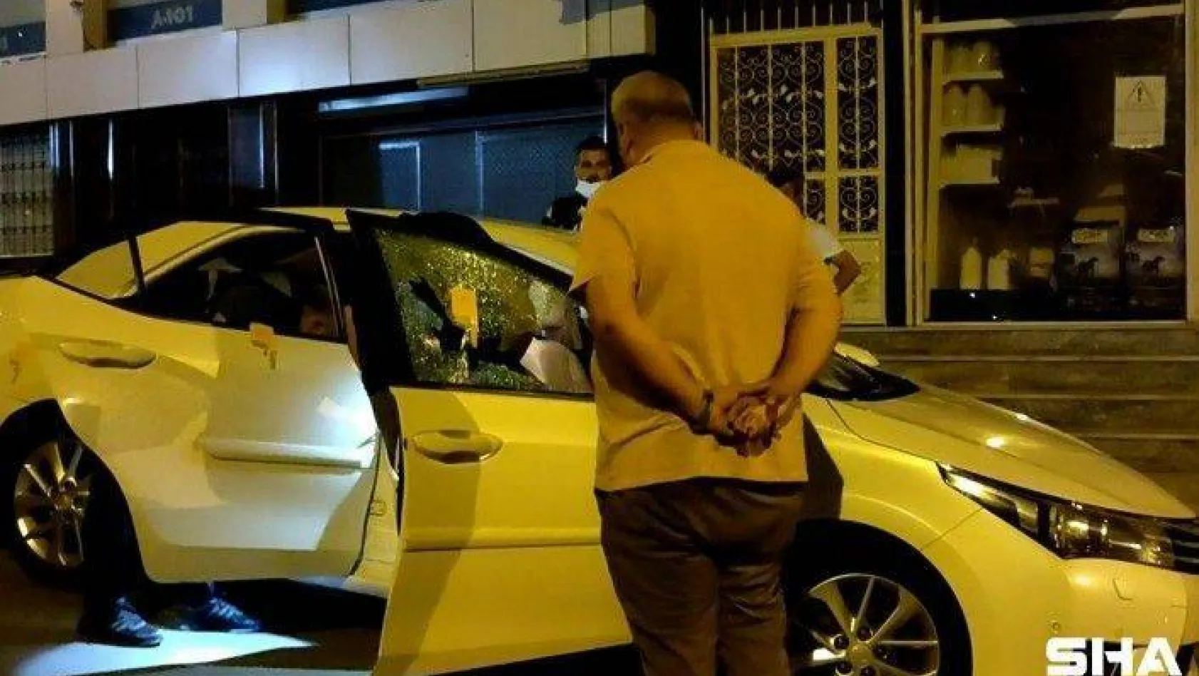 (Özel) Arnavutköy'de bir otomobili kurşunlayıp kaçtılar