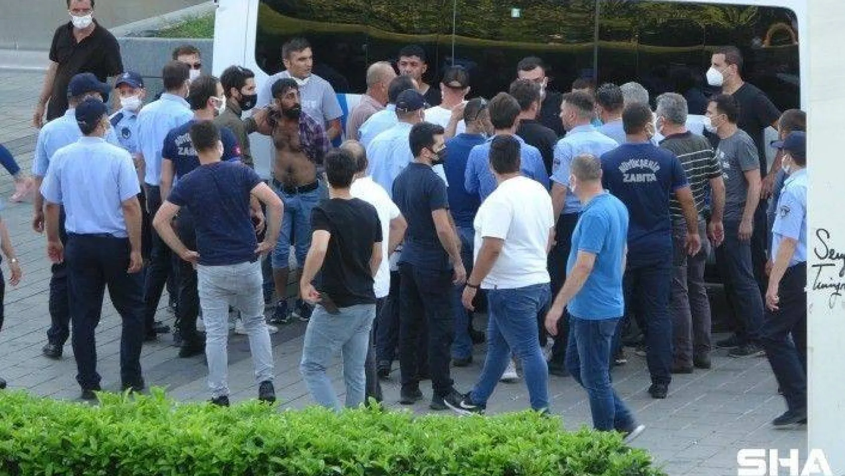 (Özel) Gezi Parkı'nda taşlı sopalı bıçaklı kavga