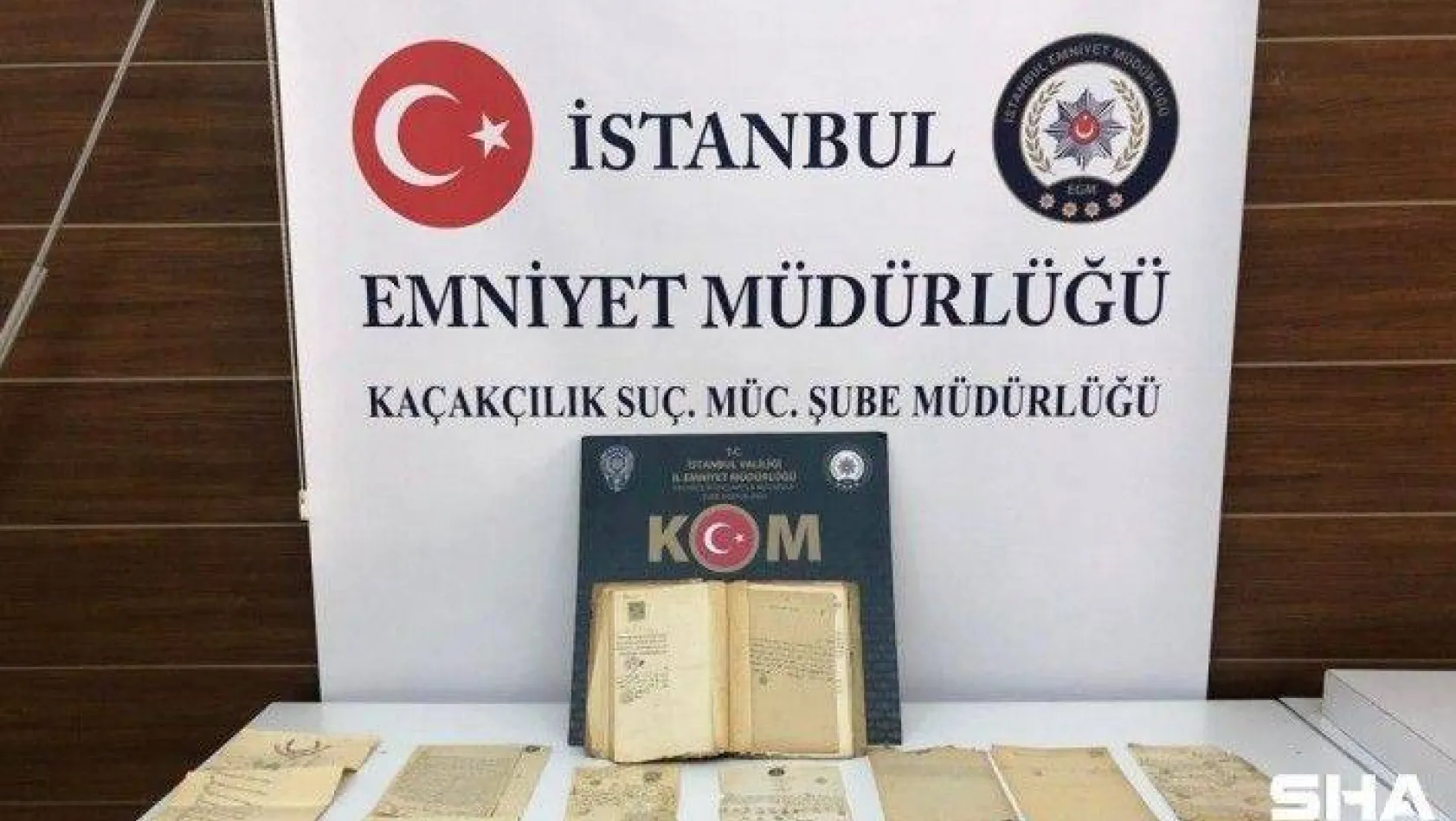 (Özel) Kadıköy'de Osmanlı Devleti'nde kadılara ait kayıp mahkeme tutanakları ve anayasal belgeler ele geçirildi