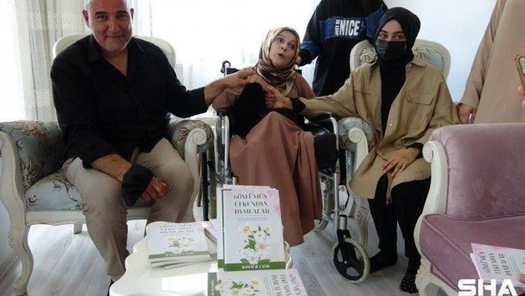 (Özel) Sultanbeyli'de doğuştan engelli genç kız burnuyla kitap yazarak hayata tutundu